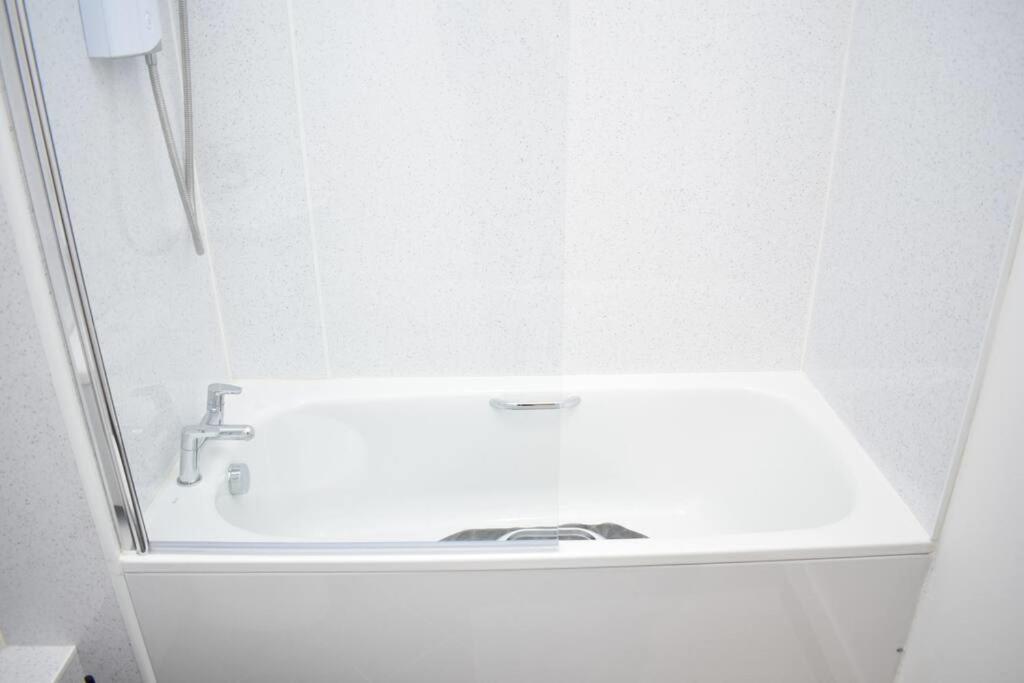 Modern & Bright 1 Bed For 4 Close To City Centre! Edimburgo Exterior foto